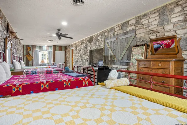 $2,950 | 118 Buffalo Spring Road, New Braunfels, TX 78132