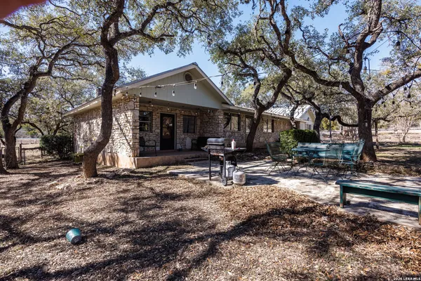 $2,950 | 118 Buffalo Spring Road, New Braunfels, TX 78132