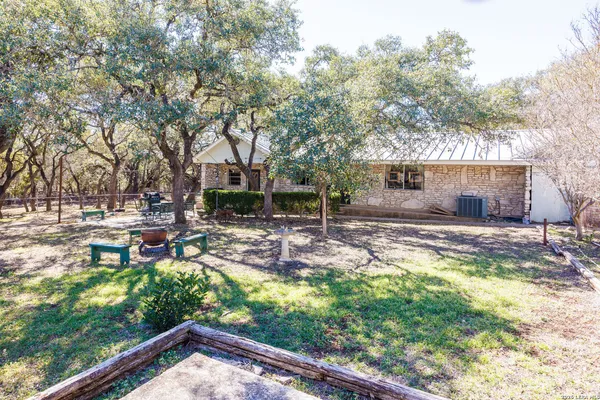 $2,950 | 118 Buffalo Spring Road, New Braunfels, TX 78132