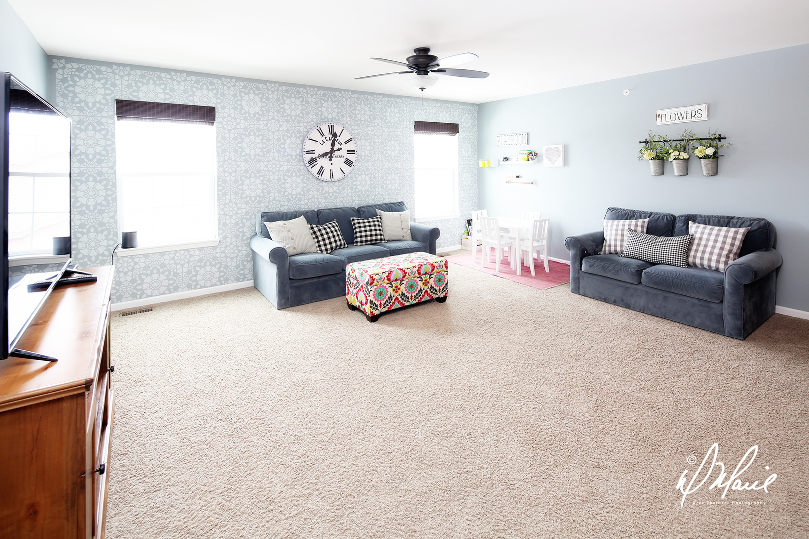 702 Amber Ridge Avenue Glen Ellyn, IL 60137 - Photo 17 of 26 a living room with furniture and a large window