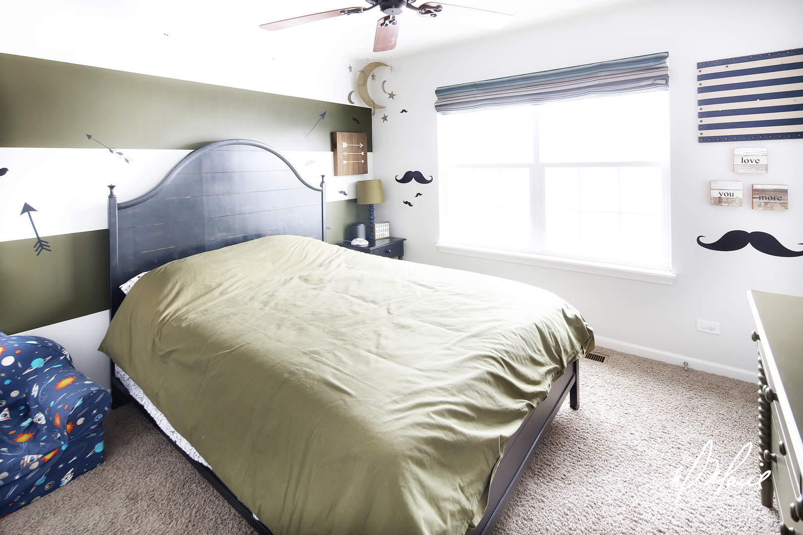 702 Amber Ridge Avenue Glen Ellyn, IL 60137 - Photo 20 of 26 a large bed sitting in a bedroom next to a window