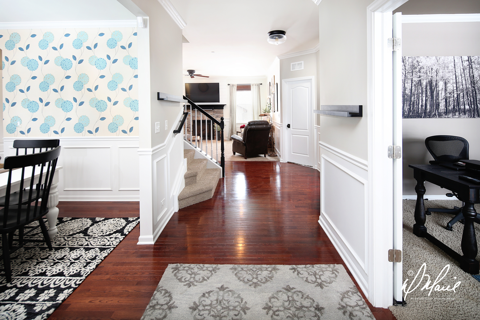 702 Amber Ridge Avenue Glen Ellyn, IL 60137 - Photo 4 of 26 a view of a hallway with wooden floor and furniture