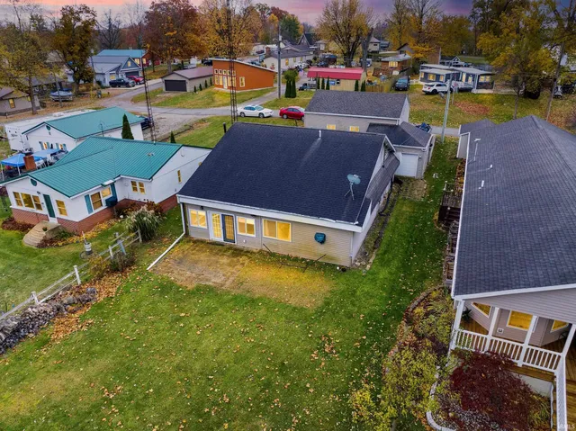 $299,999 | 885 West 590 South, Wolcottville, IN 46795