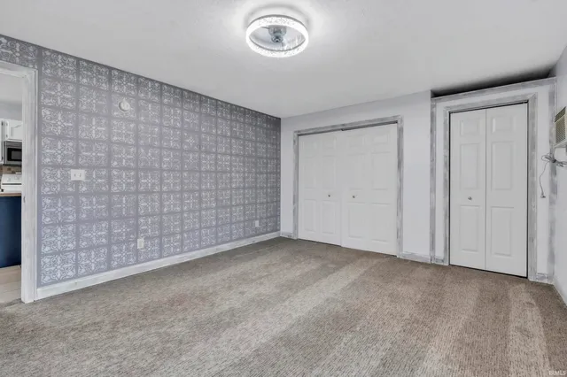 $299,999 | 885 West 590 South, Wolcottville, IN 46795