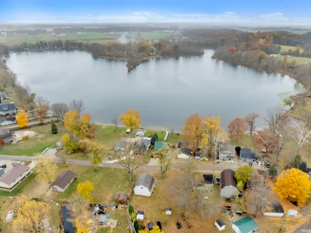 $299,999 | 885 West 590 South, Wolcottville, IN 46795