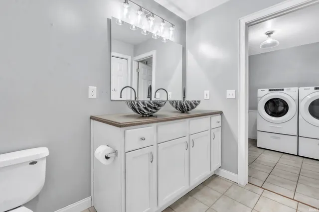 $299,999 | 885 West 590 South, Wolcottville, IN 46795