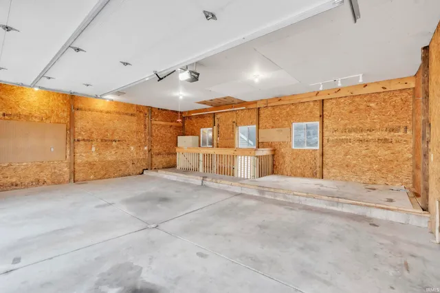 $299,999 | 885 West 590 South, Wolcottville, IN 46795