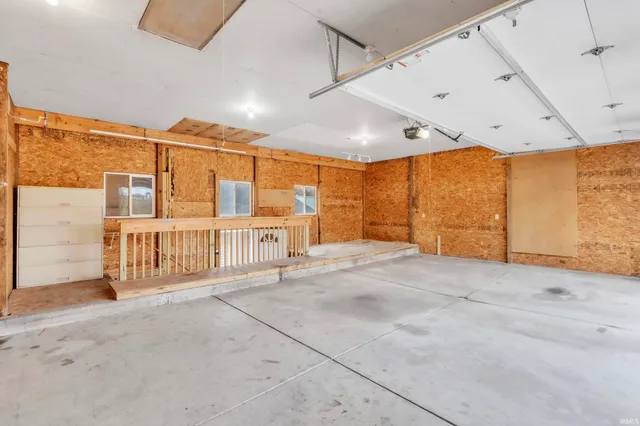 $299,999 | 885 West 590 South, Wolcottville, IN 46795