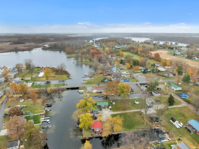 $299,999 | 885 West 590 South, Wolcottville, IN 46795