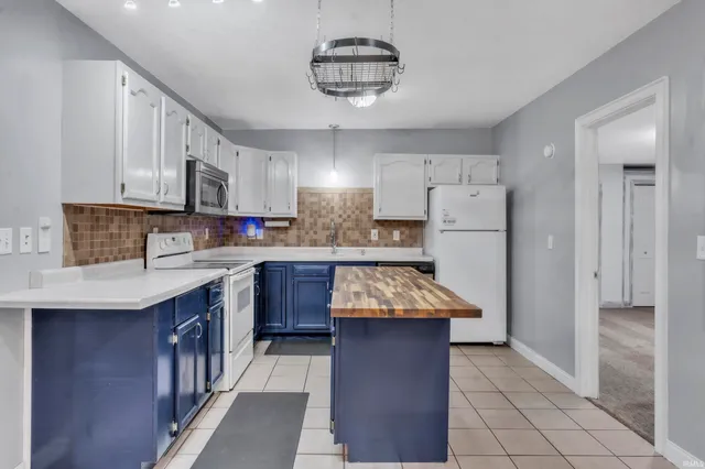 $288,900 | 885 West 590 South, Wolcottville, IN 46795