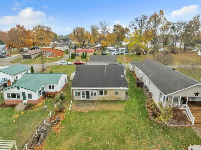 $299,999 | 885 West 590 South, Wolcottville, IN 46795