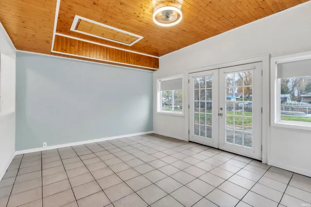 $288,900 | 885 West 590 South, Wolcottville, IN 46795