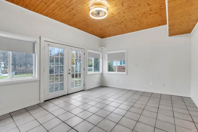 $288,900 | 885 West 590 South, Wolcottville, IN 46795