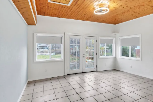 $288,900 | 885 West 590 South, Wolcottville, IN 46795