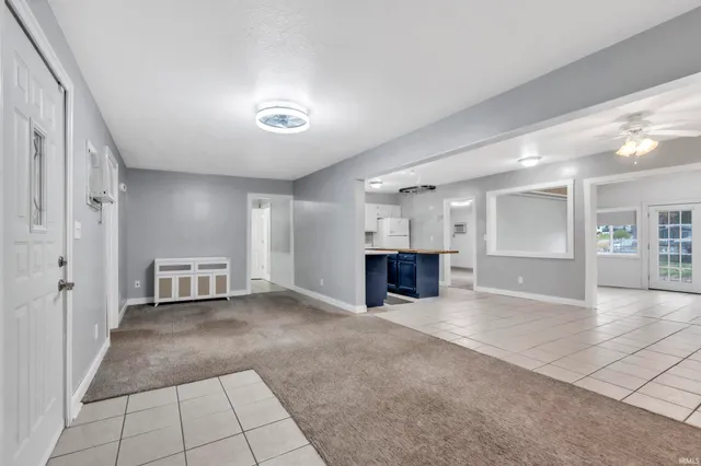 $299,999 | 885 West 590 South, Wolcottville, IN 46795