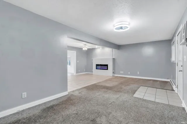 $299,999 | 885 West 590 South, Wolcottville, IN 46795