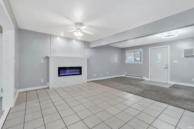 $299,999 | 885 West 590 South, Wolcottville, IN 46795