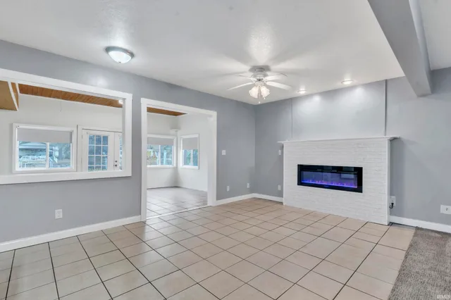 $299,999 | 885 West 590 South, Wolcottville, IN 46795