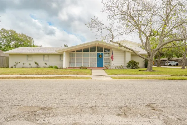 $600,000 | 353 Bermuda Place, Corpus Christi, TX 78411
