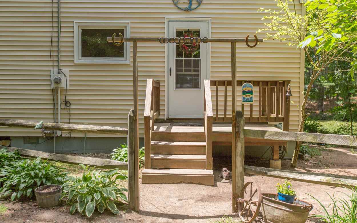 27 Seavey Road Windham, NH 03087 - Photo 2 of 39