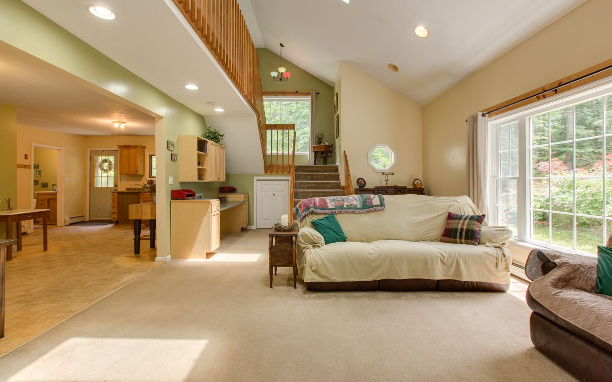 27 Seavey Road Windham, NH 03087 - Photo 18 of 39