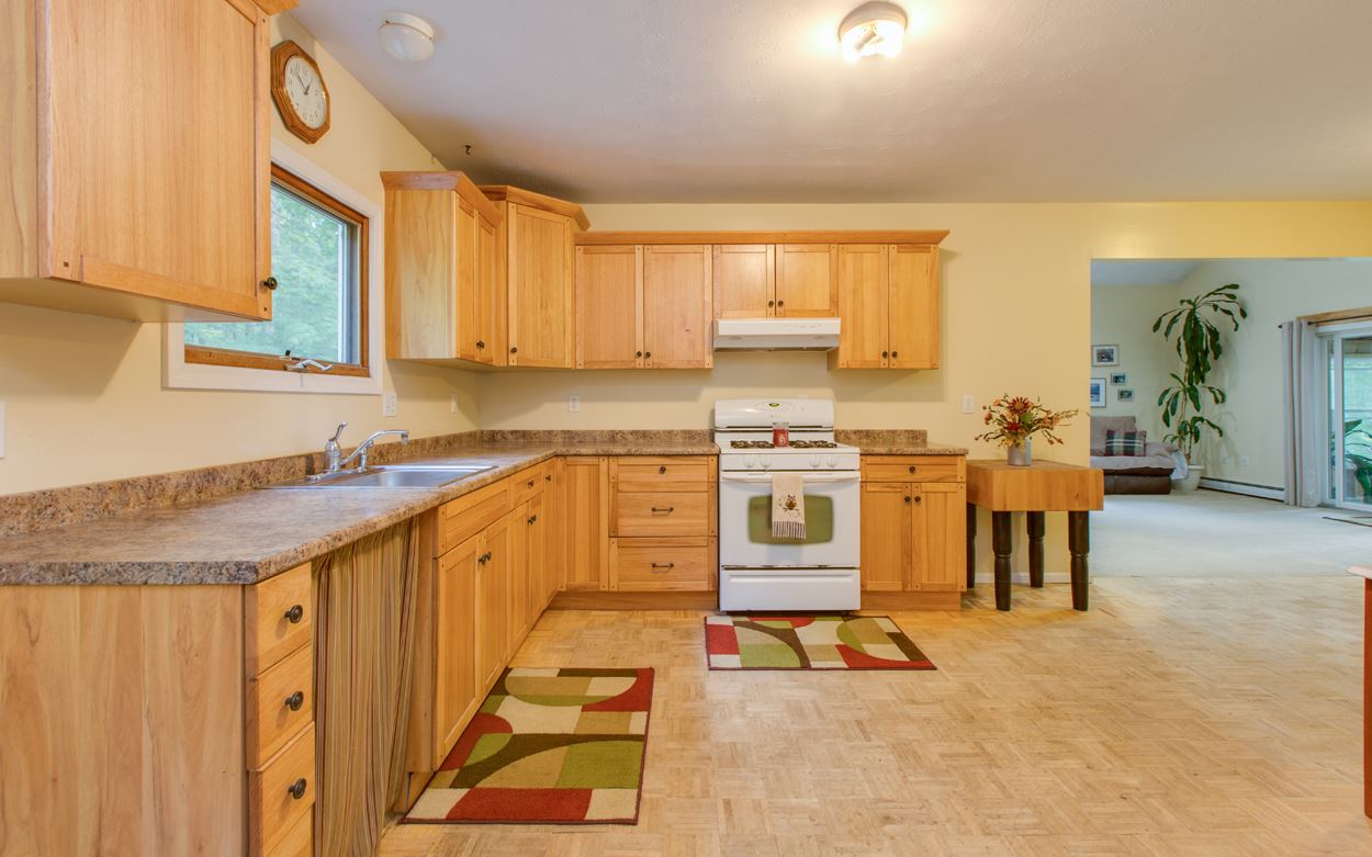 27 Seavey Road Windham, NH 03087 - Photo 4 of 39