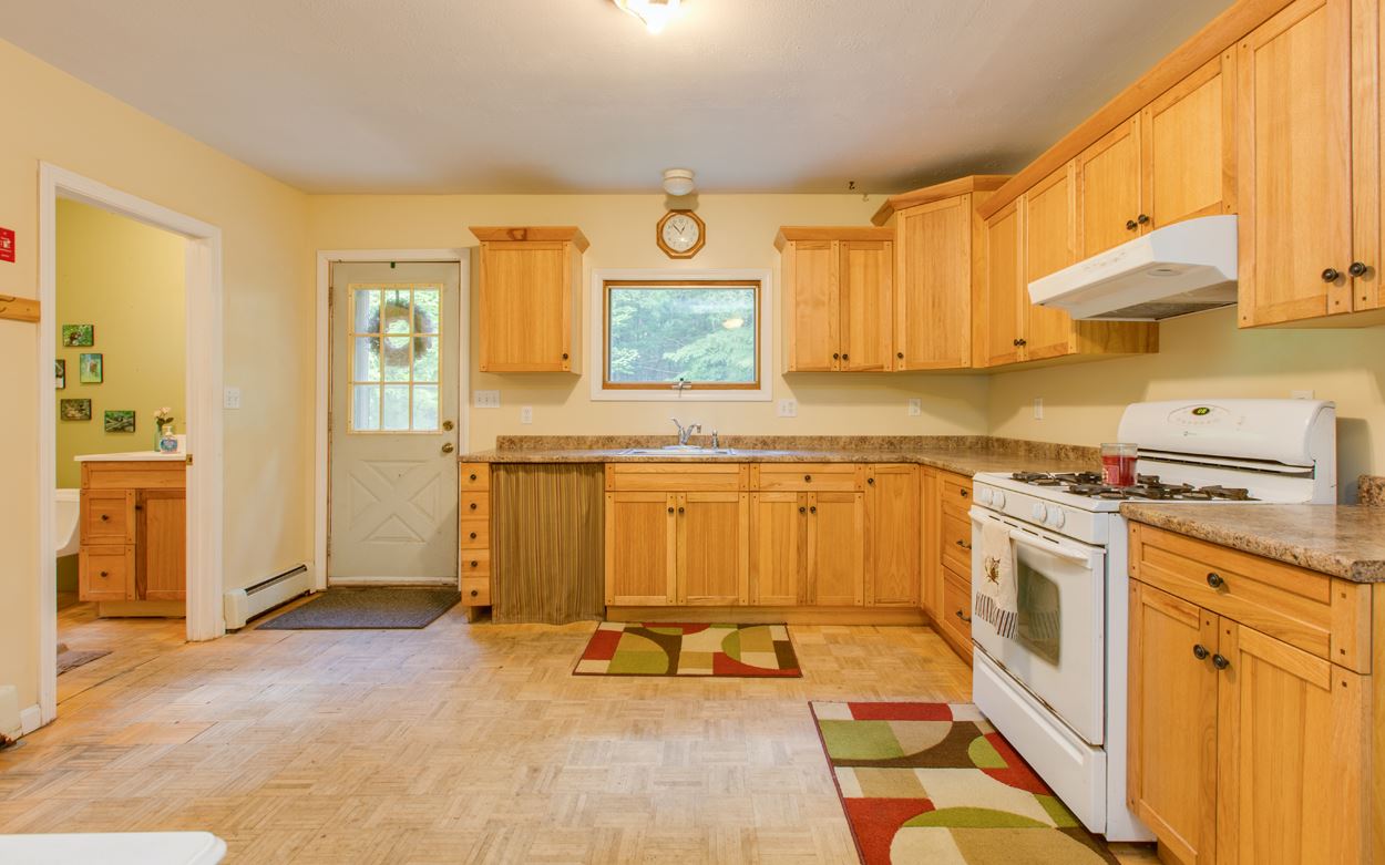 27 Seavey Road Windham, NH 03087 - Photo 5 of 39