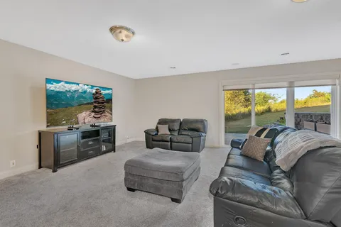 $470,000 | 7600 12th Street Northwest, Willmar, MN 56288