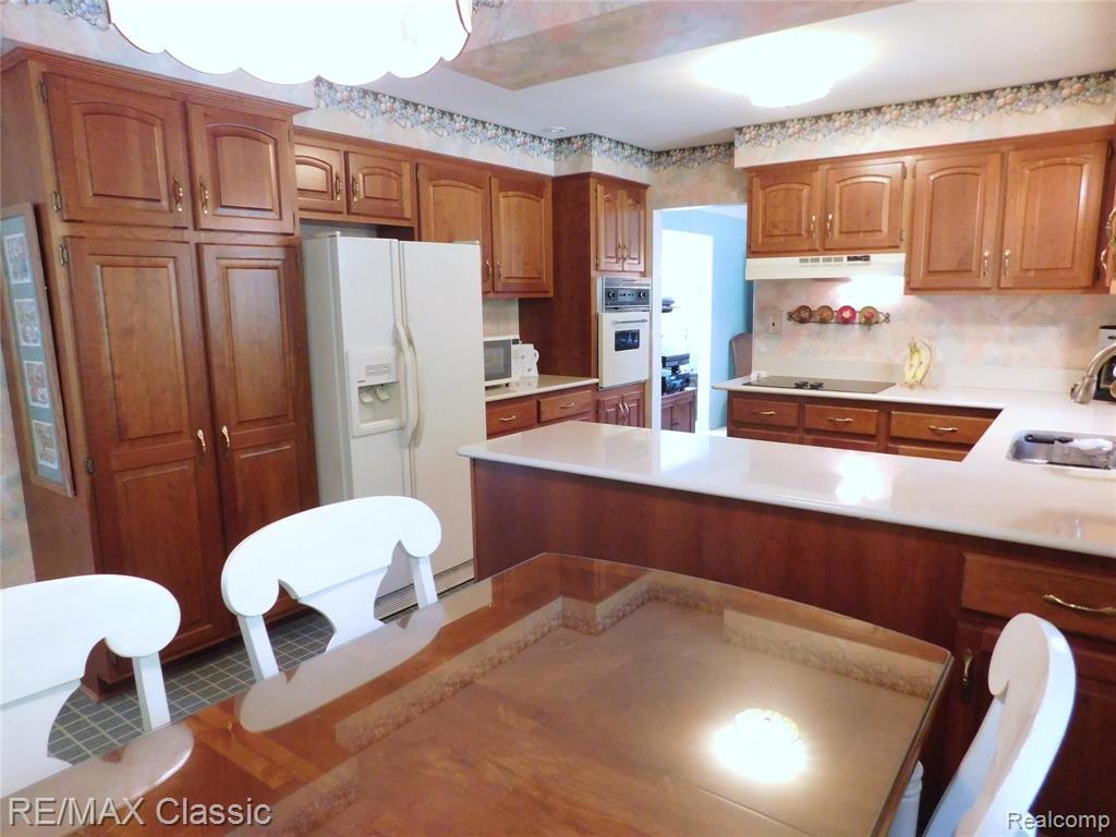 30179 Richmond Road Farmington Hills, MI 48334 - Photo 15 of 37