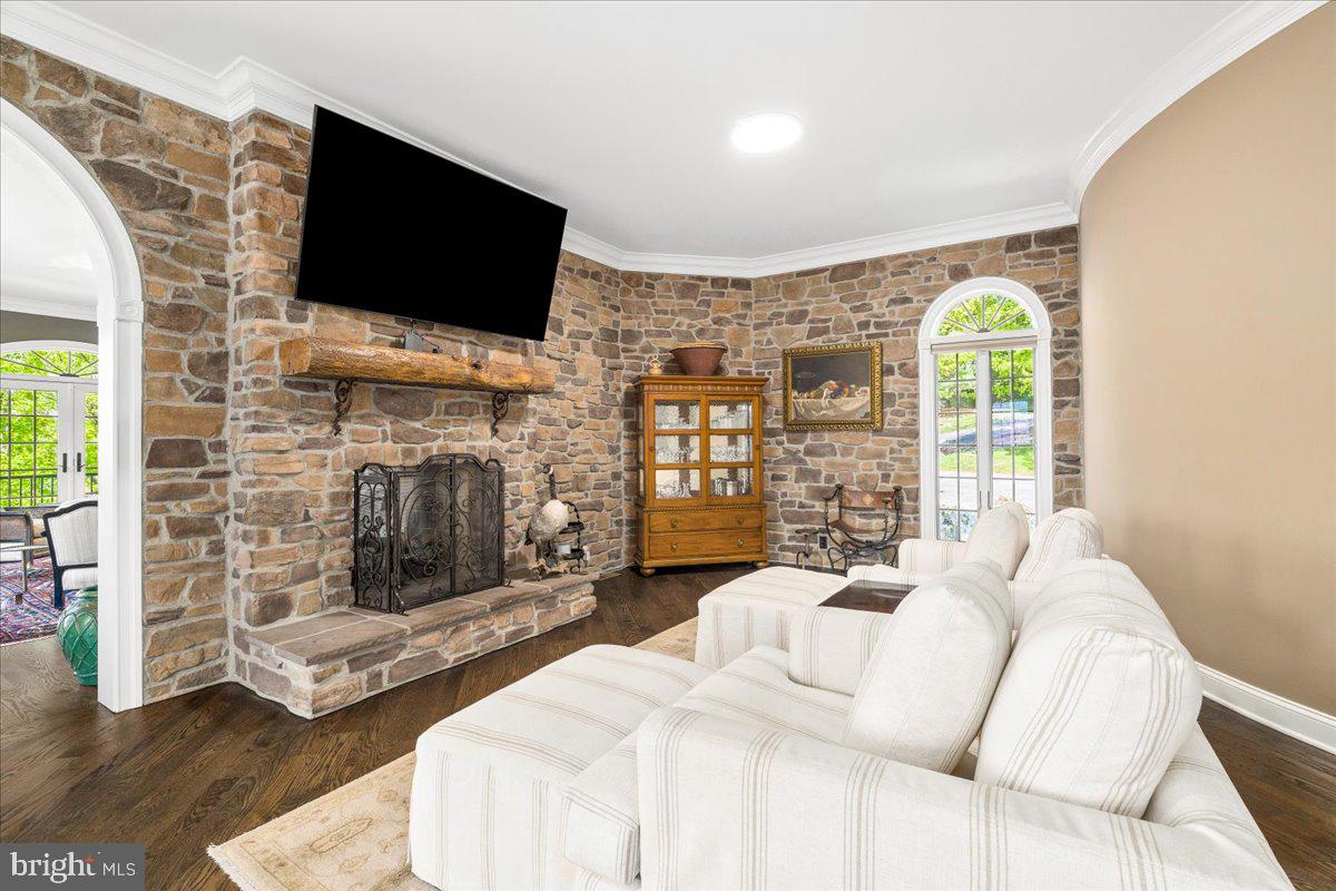 12565 Stone Crest Circle Waynesboro, PA 17268 - Photo 33 of 146 Seating area by kitchen w/ double-sided fireplace