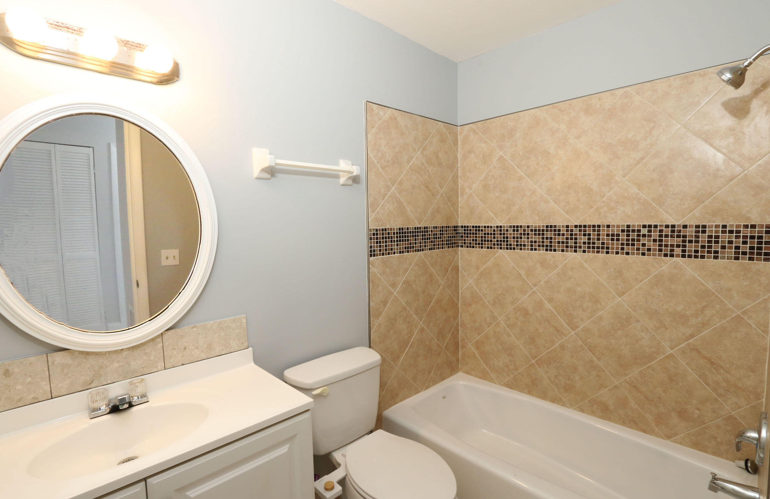 400 Southwest Ruffner Court Port St. Lucie, FL 34953 - Photo 13 of 27 Bathroom