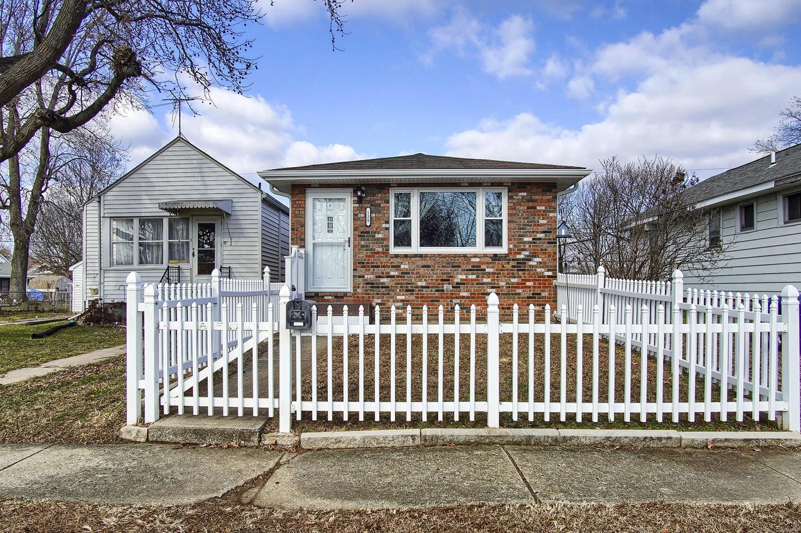 128 East 6th Street Roxana, IL 62084 - Photo 1 of 15