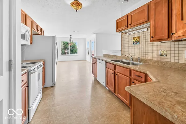 $318,500 | 2212 Southlake Avenue East, Greenwood, IN 46143