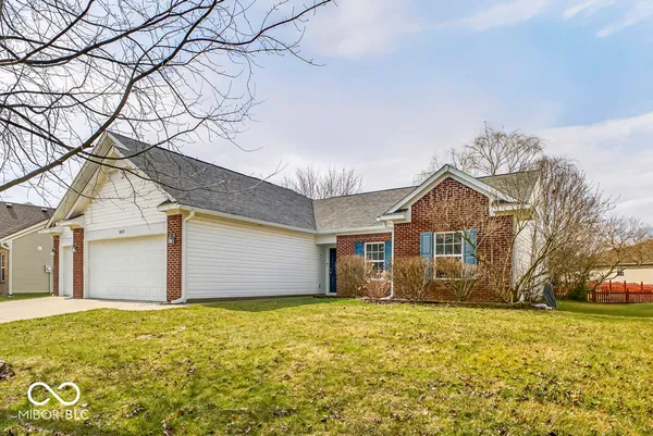 $318,500 | 2212 Southlake Avenue East, Greenwood, IN 46143