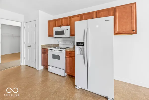 $318,500 | 2212 Southlake Avenue East, Greenwood, IN 46143
