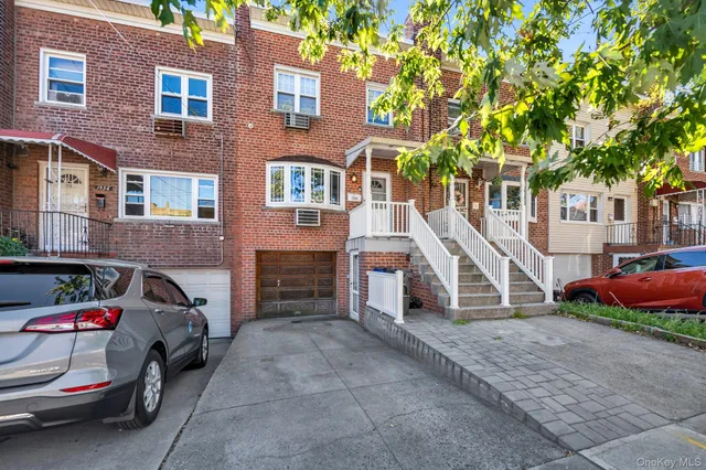 a view of a car park in front of house