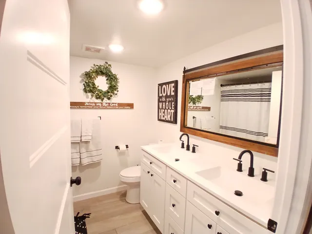 $1,299,900 | 450 Paul Thompson Road, Bethpage, TN 37022