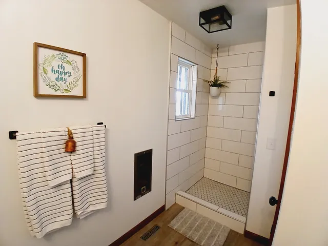 $1,299,900 | 450 Paul Thompson Road, Bethpage, TN 37022