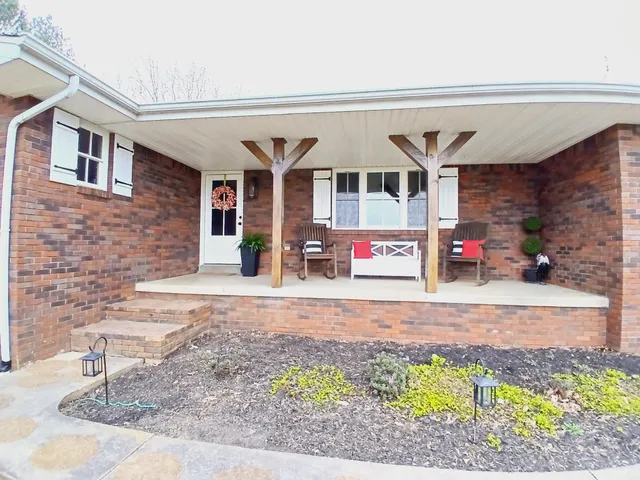 $1,299,900 | 450 Paul Thompson Road, Bethpage, TN 37022