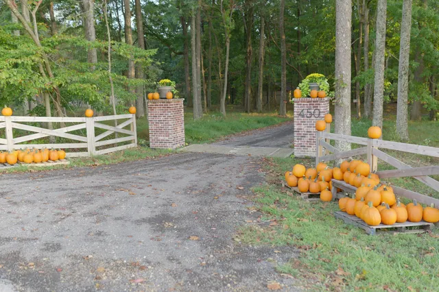 $1,299,900 | 450 Paul Thompson Road, Bethpage, TN 37022