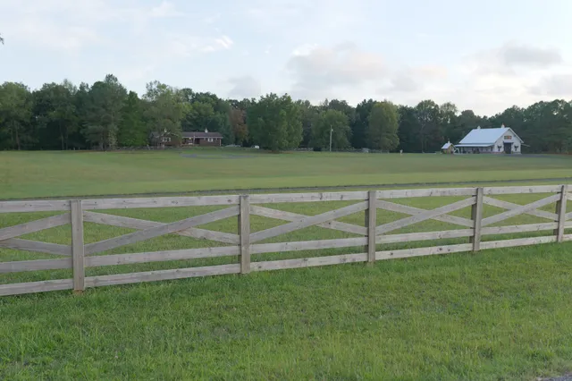 $1,299,900 | 450 Paul Thompson Road, Bethpage, TN 37022