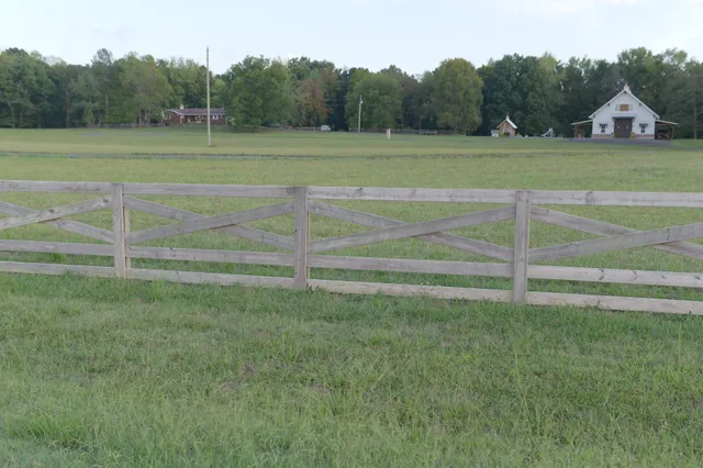 $1,299,900 | 450 Paul Thompson Road, Bethpage, TN 37022