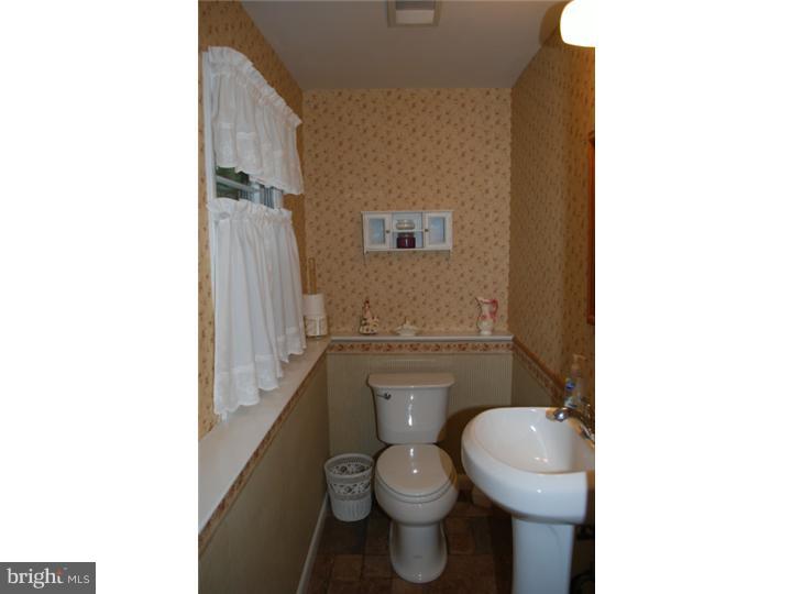 813 Hilltop Road Cinnaminson, NJ 08077 - Photo 9 of 14 Gallery Image 9