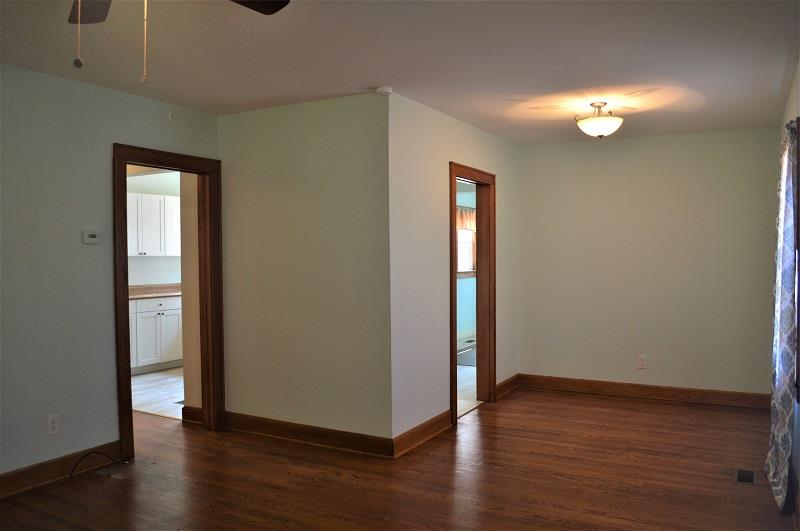 9637 Old Tullahoma Road Tullahoma, TN 37388 - Photo 8 of 30 There is a sitting area or breakfast noon on the right. Plenty of room for entertaining family and friends.