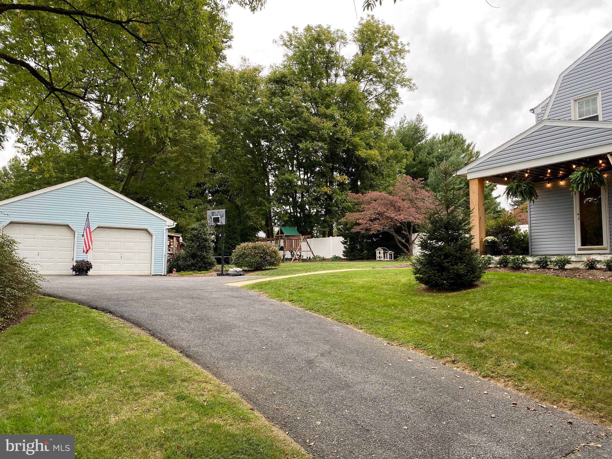 417 Lampeter Road Lancaster, PA 17602 - Photo 2 of 40 Gallery Image 2
