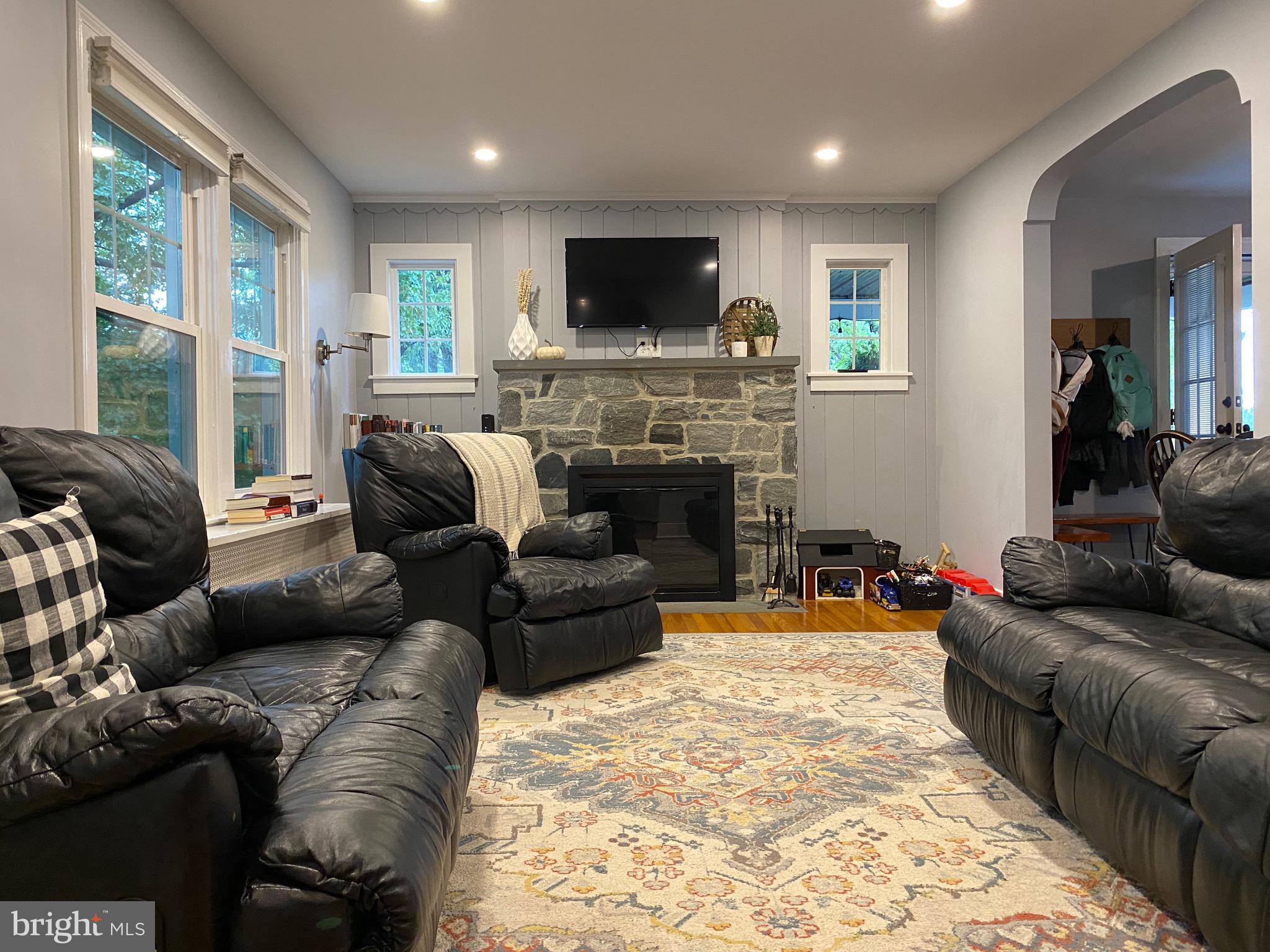 417 Lampeter Road Lancaster, PA 17602 - Photo 22 of 40 Living Room