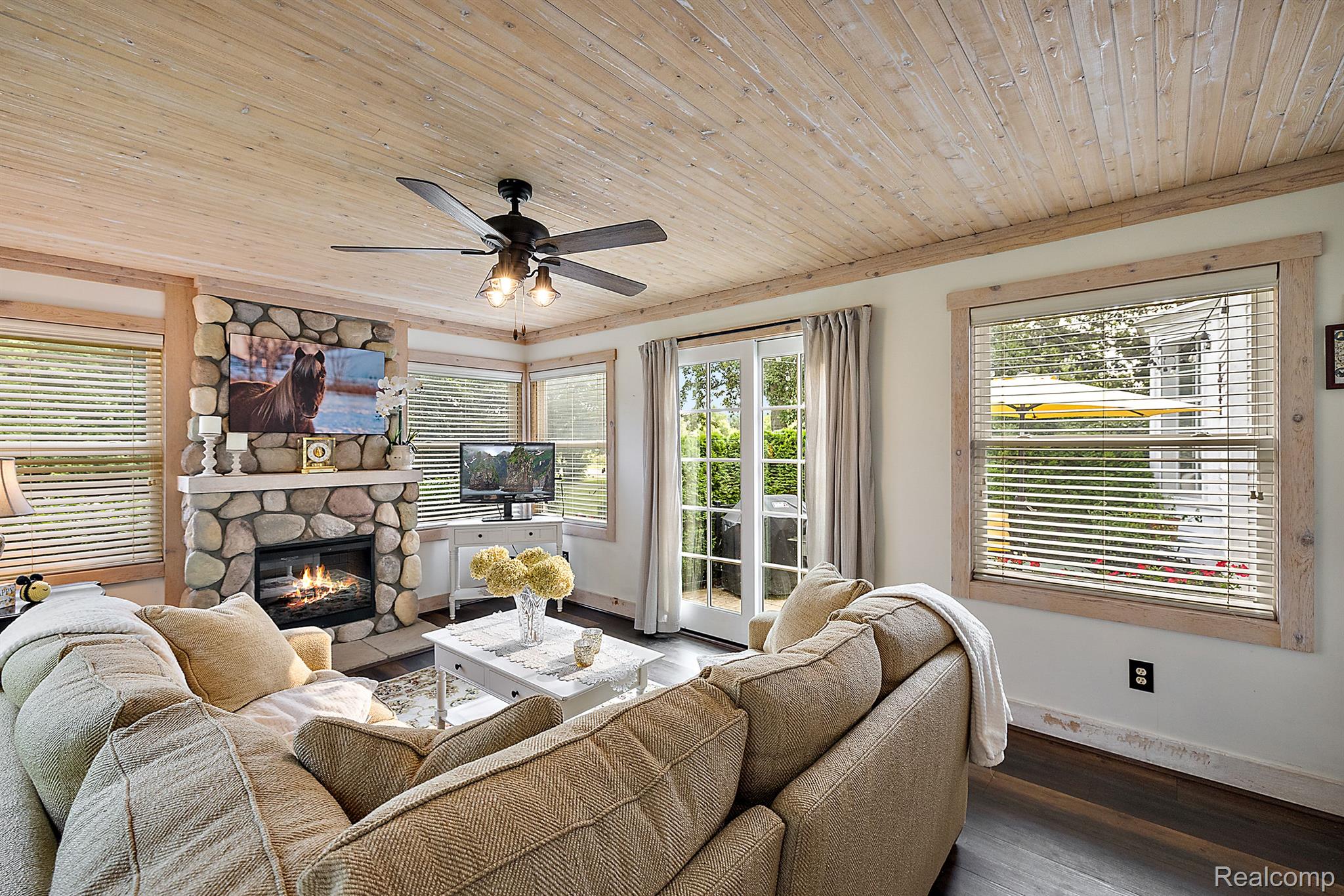 5245 North Adams Road Rochester, MI 48306 - Photo 27 of 75 four seasons room