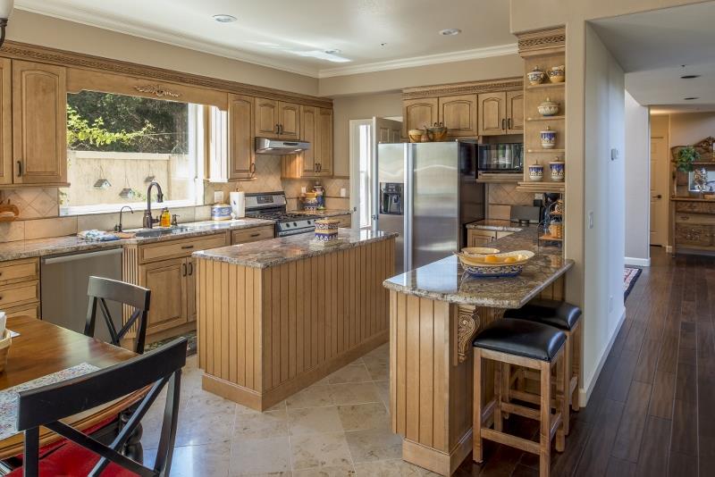 17819 Riverbend Road Salinas, CA 93908 - Photo 6 of 28 Gallery Image 6