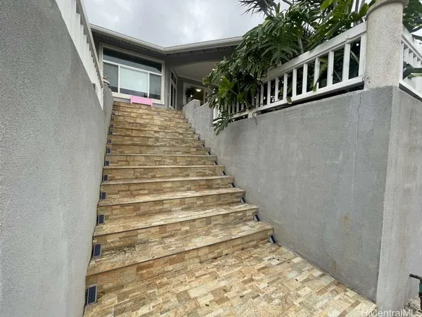 $3,000 | 47-150 Kamehameha Highway, Kaneohe, HI 96744