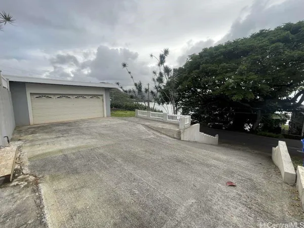 $3,000 | 47-150 Kamehameha Highway, Kaneohe, HI 96744